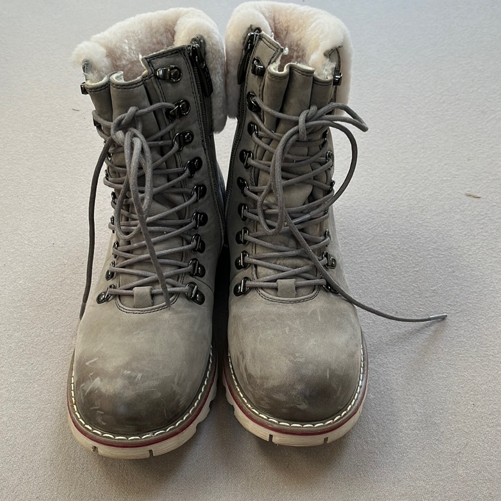 Like new Royal Canadian winter boots
